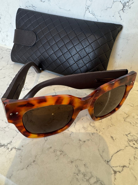 Bottega Veneta Havana Tortoiseshell Square Sunglasses with Intrecciato Detail